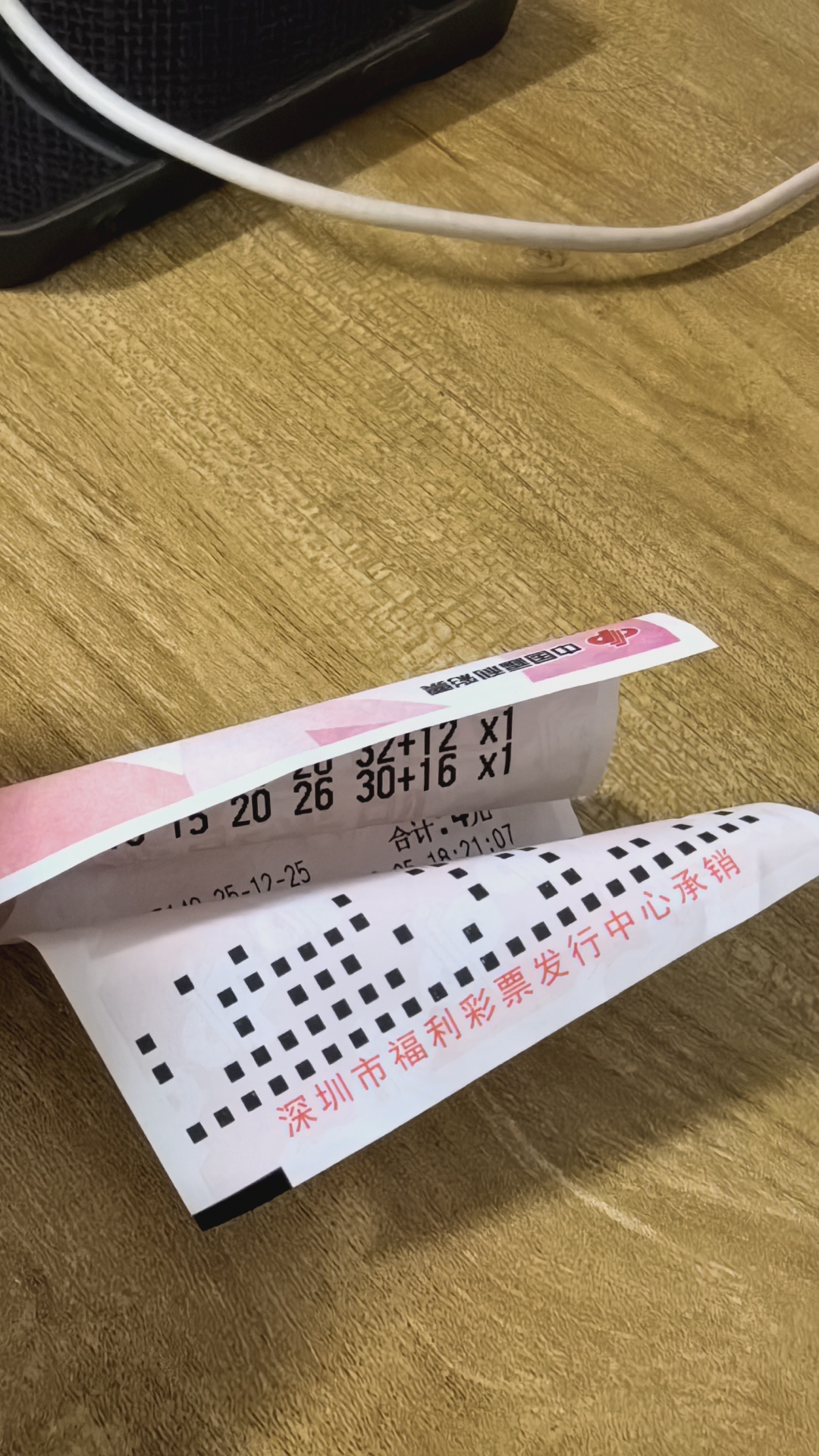 美国一人彩票中奖超127亿元 这个运气没谁了，我昨天路过彩票店也随机买了两注，都