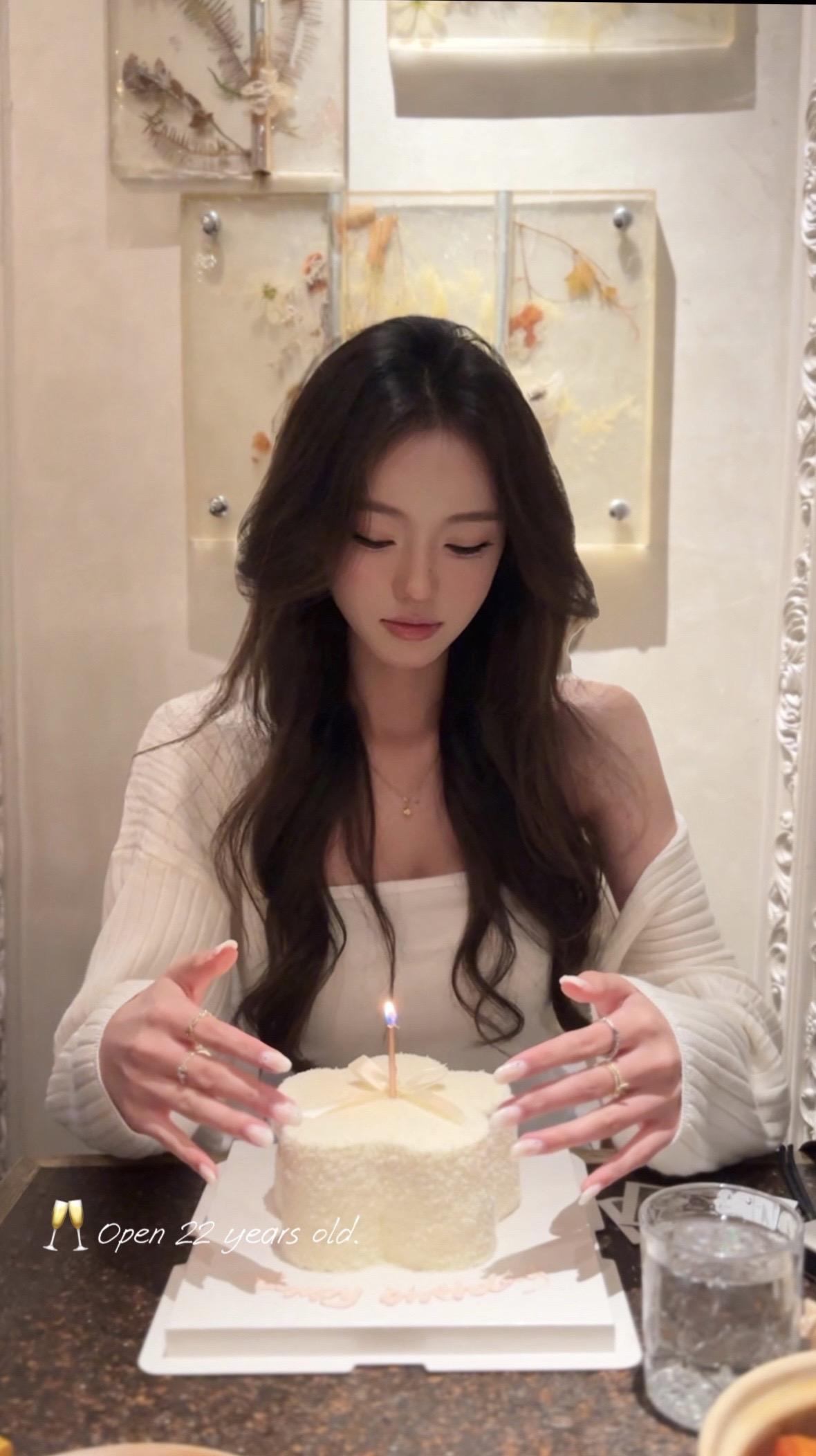 bday girl  10.31🎂。22🥂和家人、朋友一起～ 新岁...