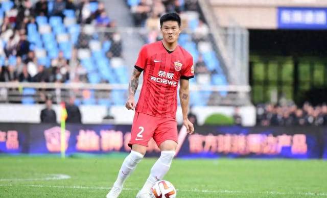 先后遭海港、英博边缘化，李昂在武汉三镇重新站稳主力