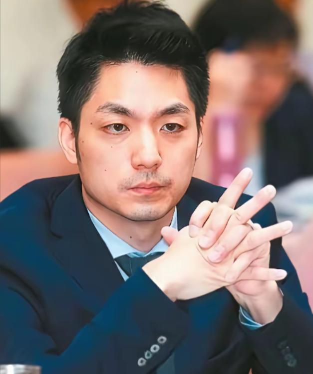 最近蒋家那边又传出消息，有后人站出来公开喊话，想把蒋介石和蒋经国的两口棺椁迁回大