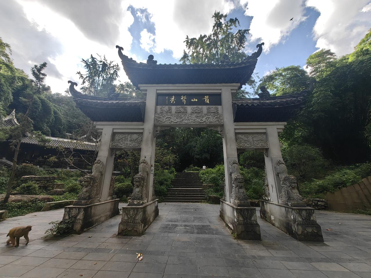 关键是没有成长性，行业没有优势，赛道竞争激烈[赞][赞][赞][赞][大笑][大