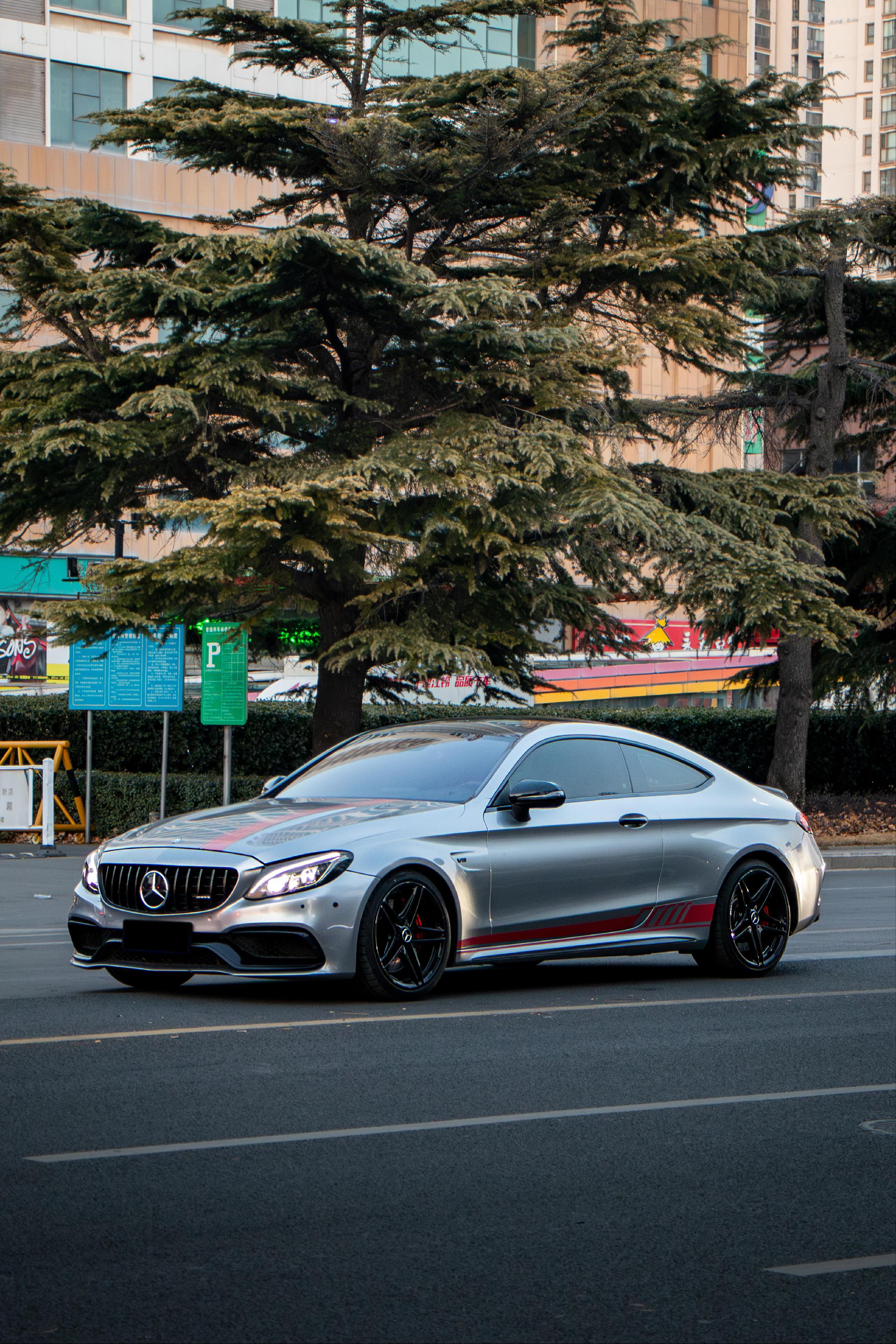 寿光东城汽车追焦，c63和霸王龙太帅了