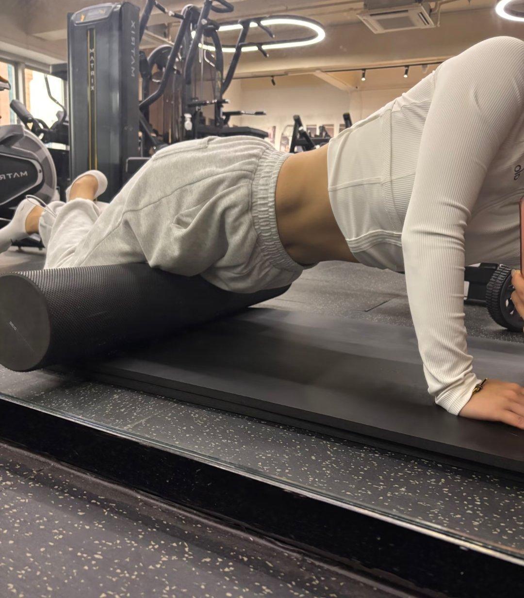 自恋一定要是各个角度都要自恋的微博健身她力量健身穿搭