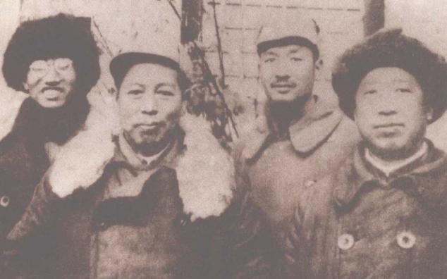 1947年，晋冀鲁豫军区领导人合影。左一是晋冀鲁豫军区第一副司令员徐向前，十大元