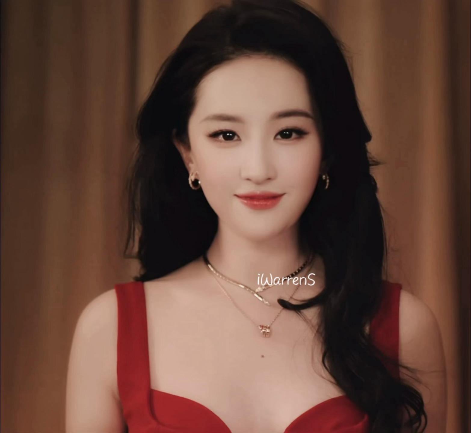 国际巨星刘亦菲红裙造型真的太美了！很高级的feel！宝格丽刘亦菲