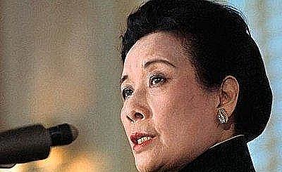 宋美龄106岁去世，贴身厨子回家后不久自尽，事后妻子含泪透露缘由:是上面逼的。