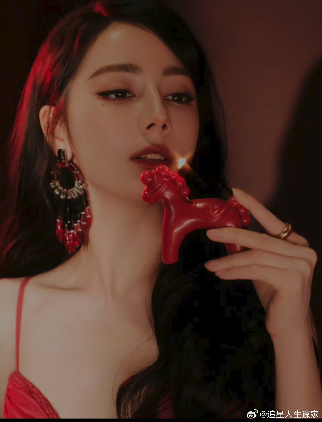 迪丽热巴已安全回国 热巴历经迪拜滞留、辗转撤离，终于平安落地了姐姐顺顺利利 