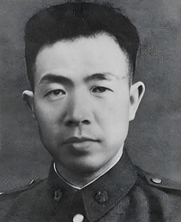 新七军军长走错两步棋：没成为起义将领，却在台湾坐了二十五年牢。
 
这位军长名叫