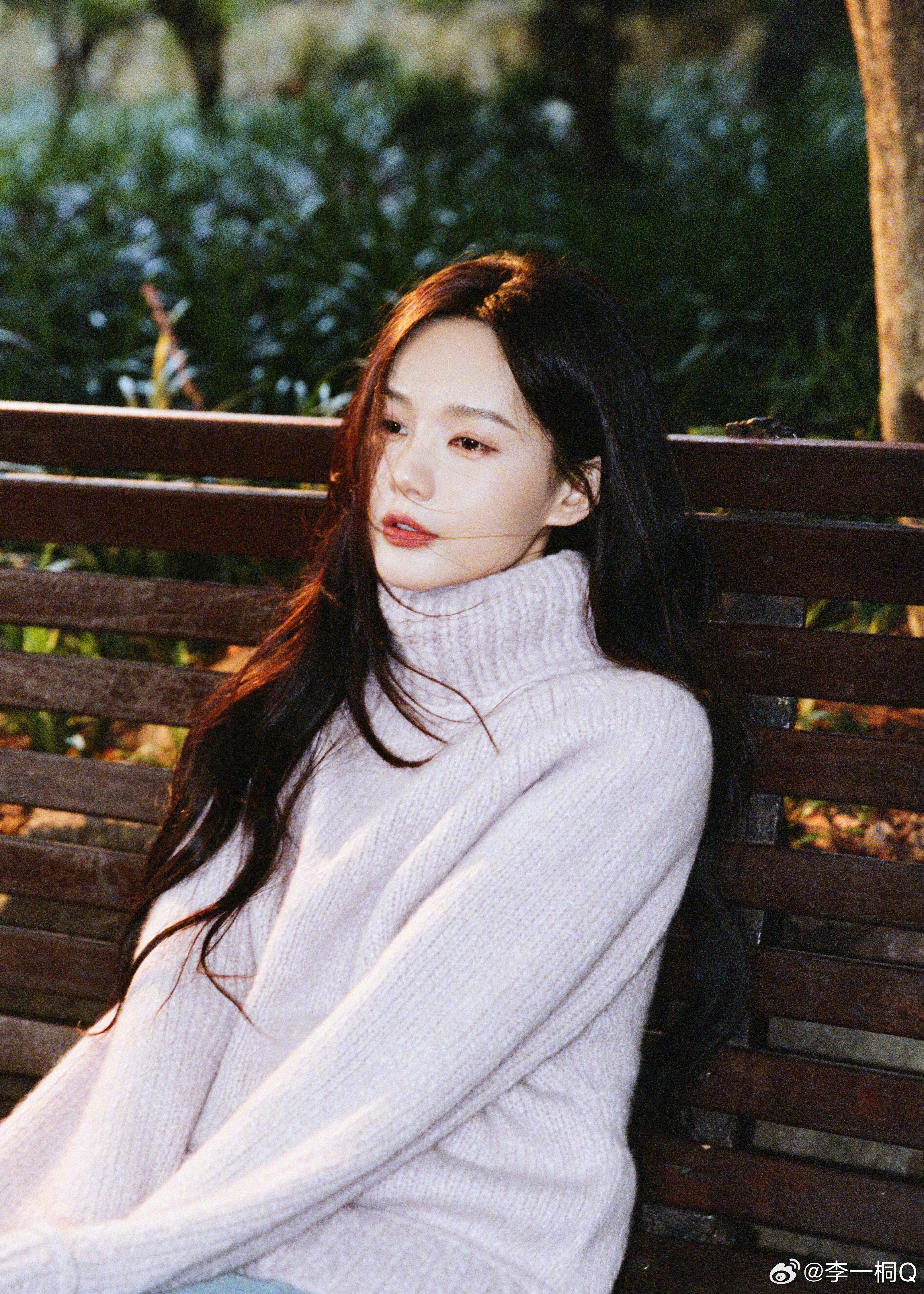 李一桐小雪plog  李一桐小雪look 李一桐小雪营业照来啦，软糯高领毛衣造型