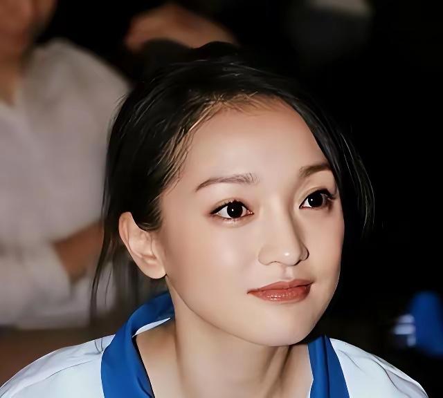 看到网友分享周迅的一张照片
然后说如果周迅再高10cm的话
全世界的美女都得为她