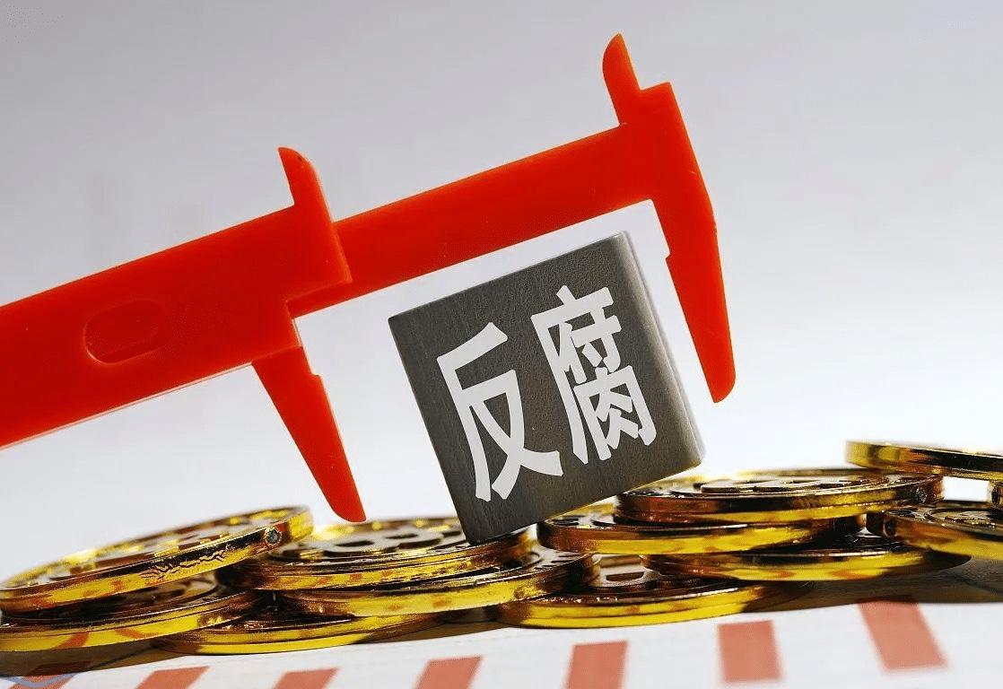 重庆一名医院检验科主任，借着手中采购权大肆敛财，十余年间在海南、浙江、四川等地囤