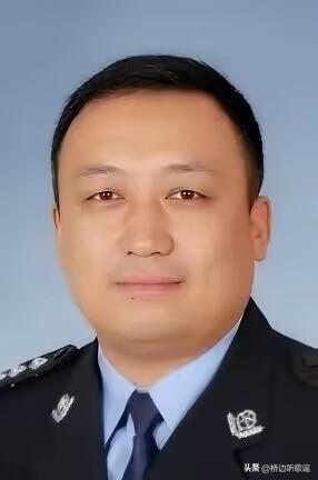 离谱到家了！拿着铁饭碗、手握大权，放着安稳日子不过，非要乱伸手，这下好了，直接把