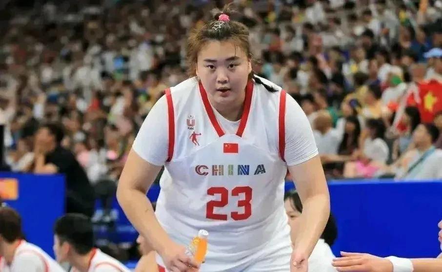 中国女篮icon“最强，刘禹彤能坚持多久？移动速度看了没有，跟法国队打，你让他跑