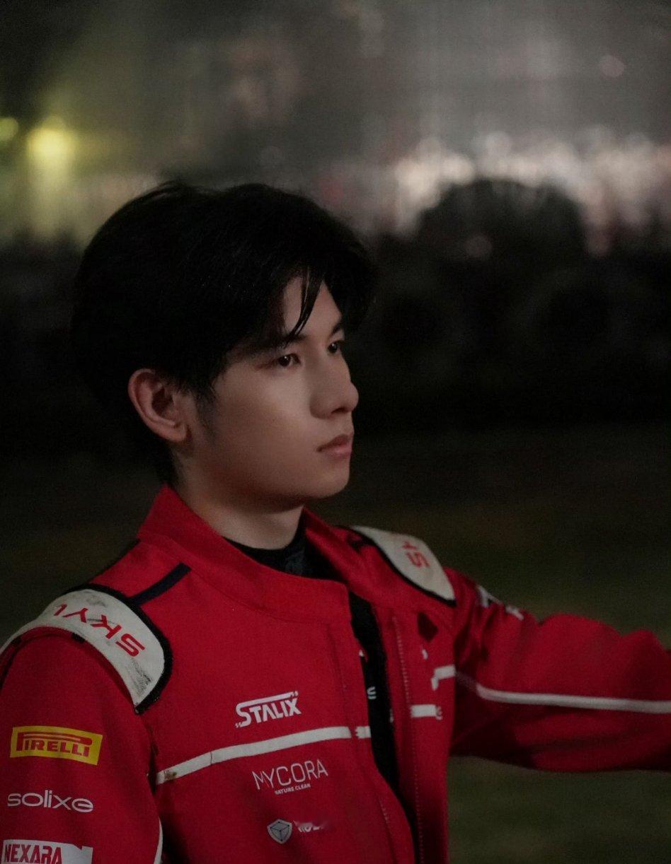 飞驰人生3胡先煦天才落败9秒钟《飞驰人生3》胡先煦演的刘世豪太好哭！天才少年惨遭