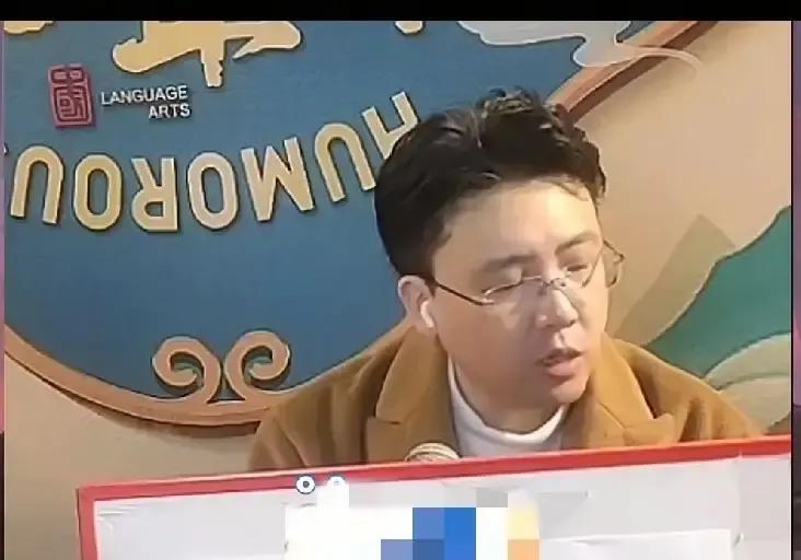 钱程在直播间劝杨威别去纲丝节，说场面太大容易招黑，对杨家不好。
这话一出，网友立