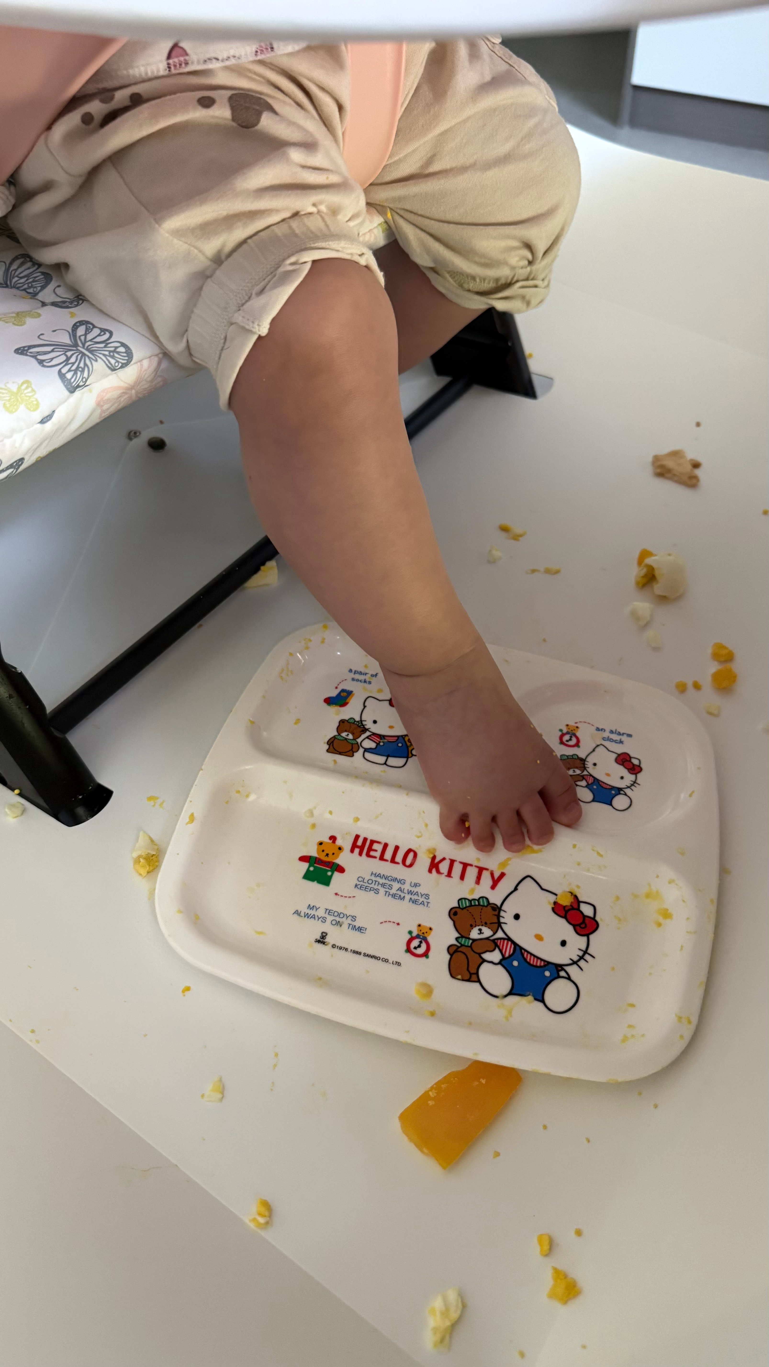 库洛米又把 helloKitty 踩在了脚下。 