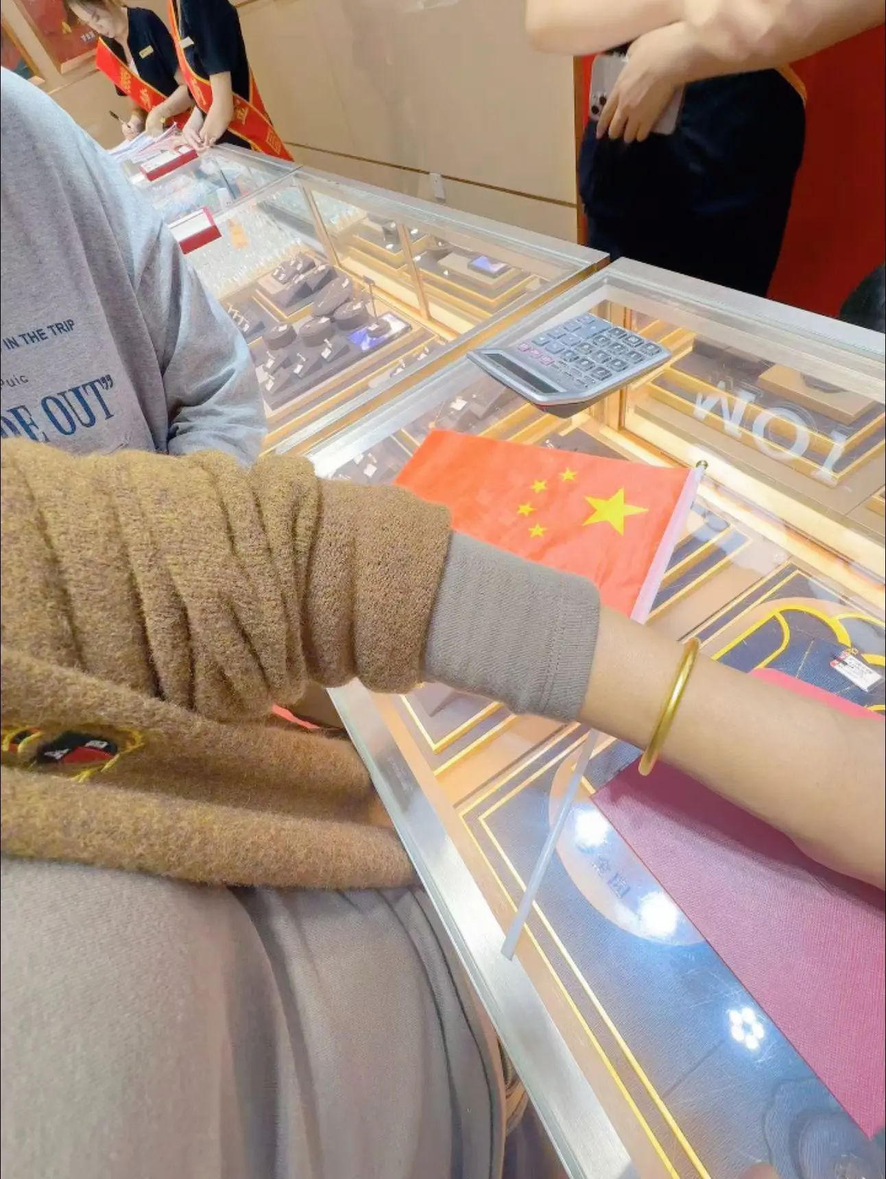 35克手镯拿下。