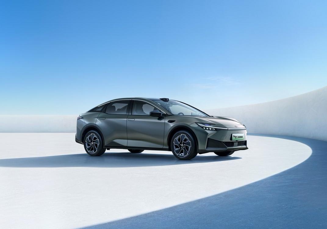 最近刷到不少二手车贩子直播卖0 公里二手车，价格确实香得让人动心，我都有点想入手