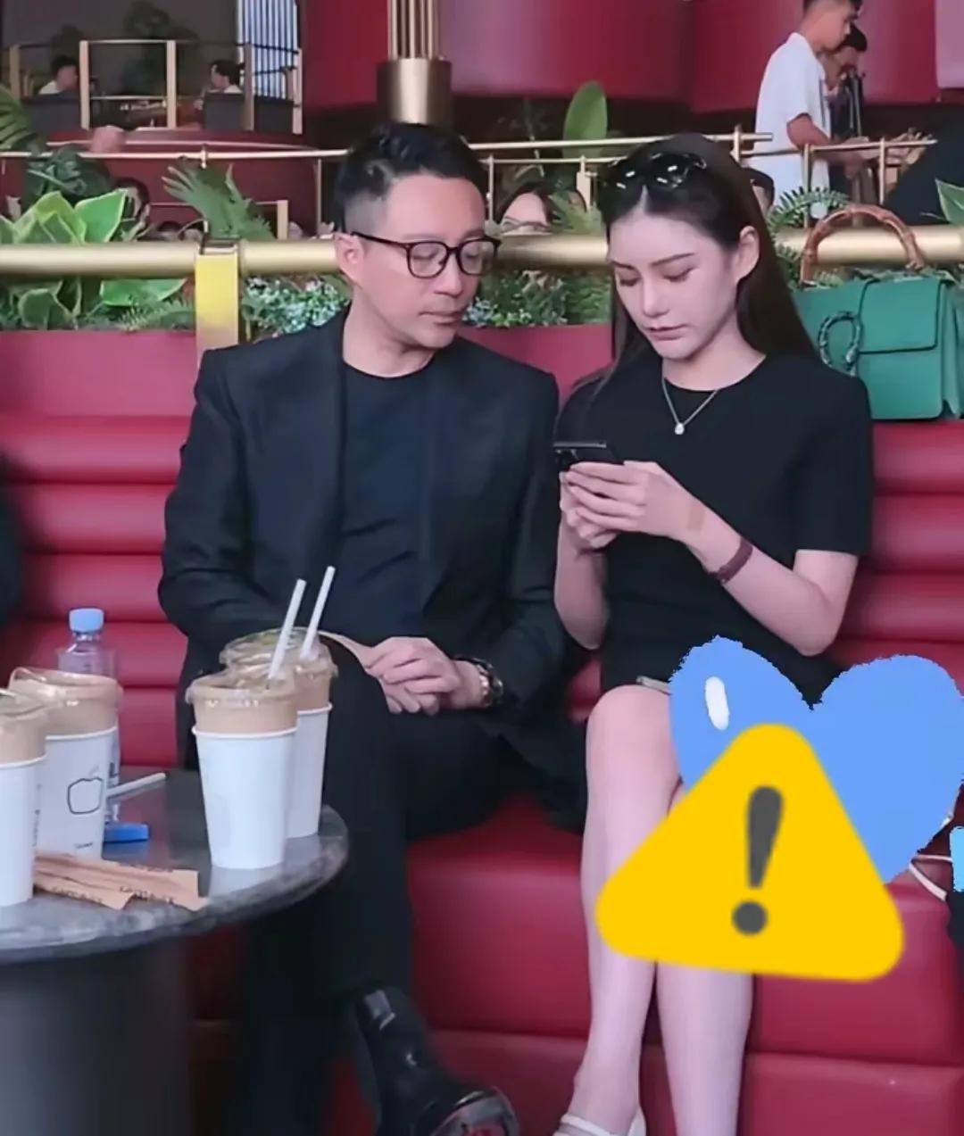 有人说
汪小菲和马筱梅很有夫妻相
对此，你们怎么看呢
你还别说，从这张合照来看
