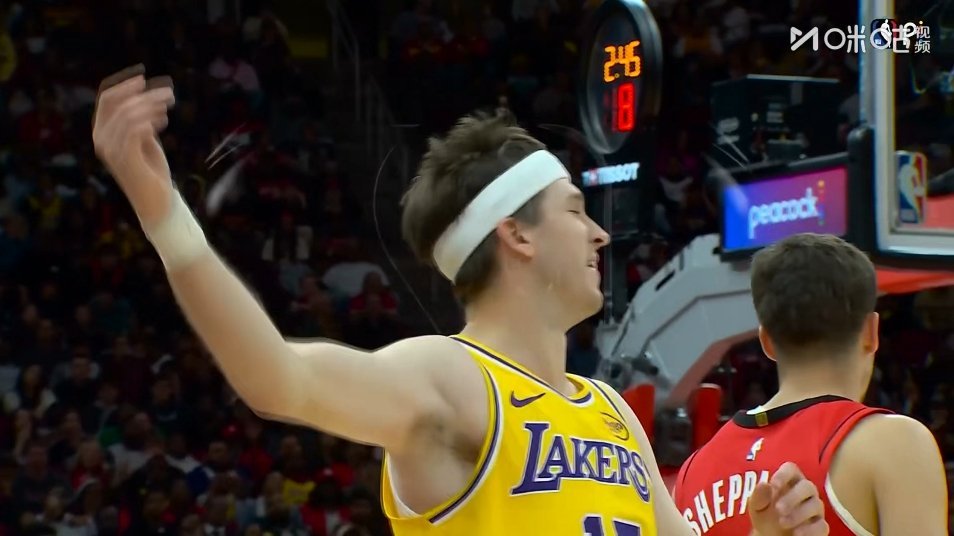 小里今天中邪了 