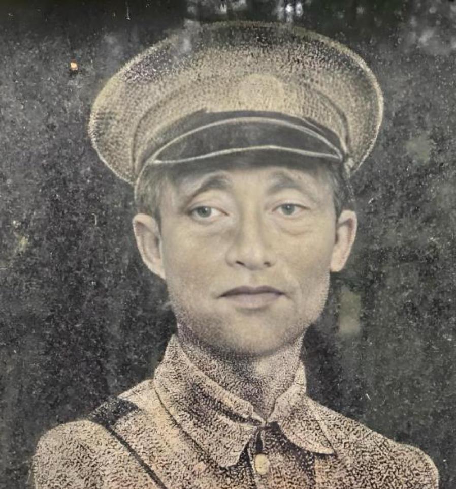 1950年秋天的一个深夜，几名武装人员敲开糜藕池在贵阳的家门：“你是糜藕池吗？有