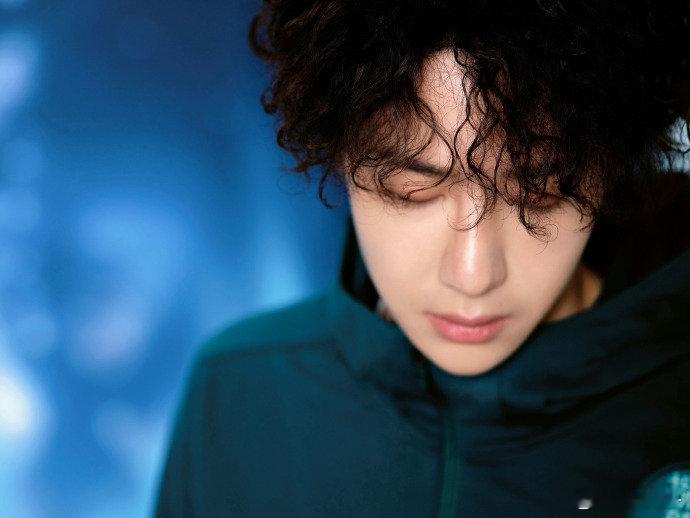 我去，今天是泡面头啵啵，QQ弹弹的看起来很好rua震惊了这发量