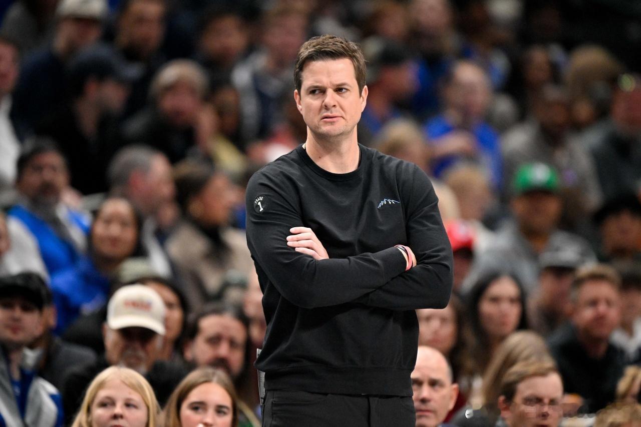 2月24日在今天结束的一场常规赛中，爵士以105-125不敌火箭。赛后，爵士主帅