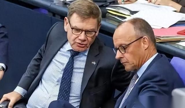 30个国家联名发声，德国总理默茨当面发出最硬警告。这几天，一向在巴以问题上和稀泥