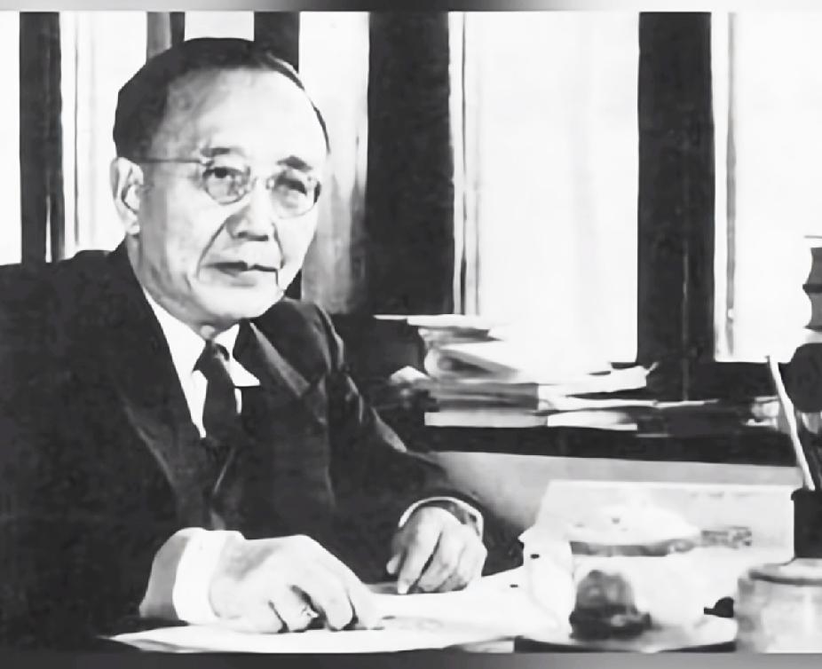 南京博物院一事，
让人想到郭沫若。
郭沫若在特殊年代，虽然有一定的争议，但有两点