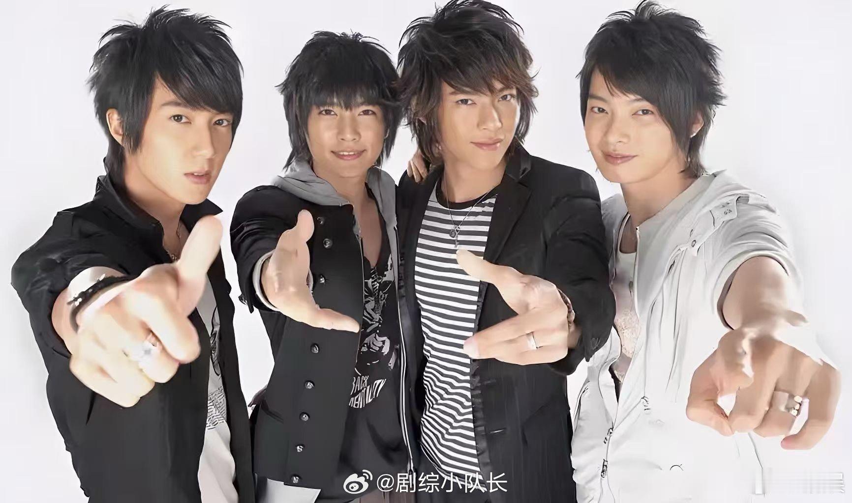 飞轮海专辑制作班底有多夯 《寂寞暴走》的制作人是黄晟峰，《至少还有我》有陈信延参