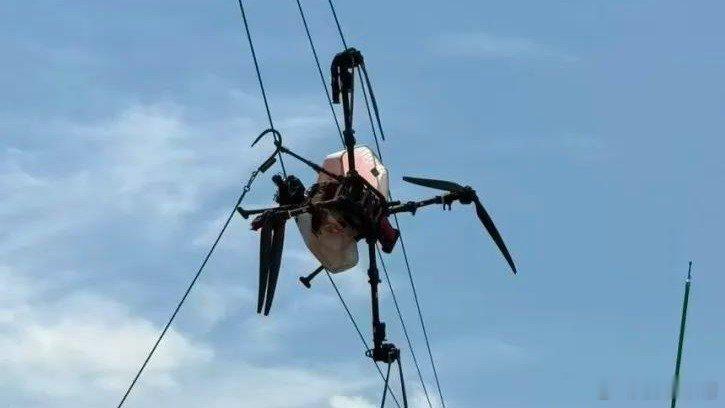 要说这个无人机呀 还真是个好东西.但是 大家要遵守飞行法规不能乱飞......凤