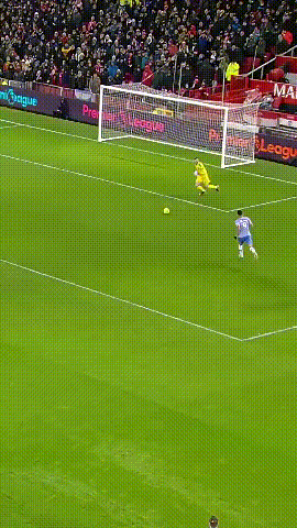 这个团队配合进球看上去太解压了，持球推进是卢克肖的吃饭家伙，没有这一招他就平庸了