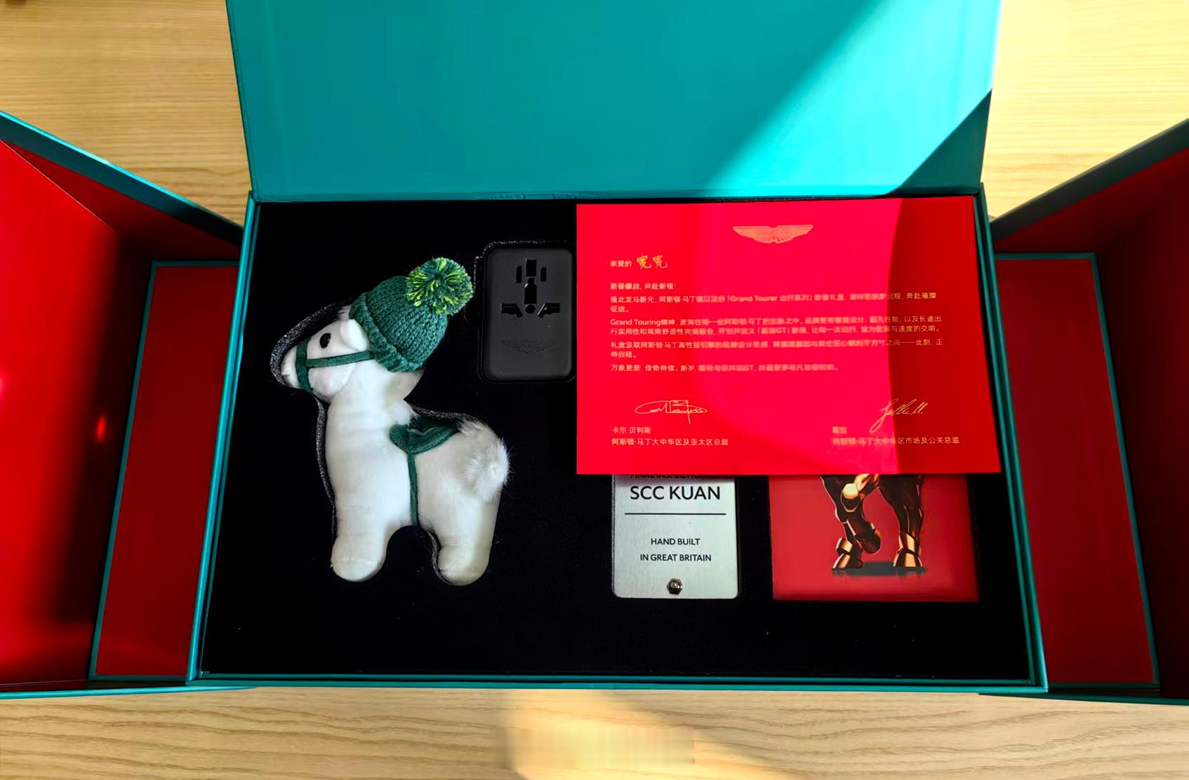 想了半天我没有马丁啊，这铭牌都给做了。再一想，明白了... 