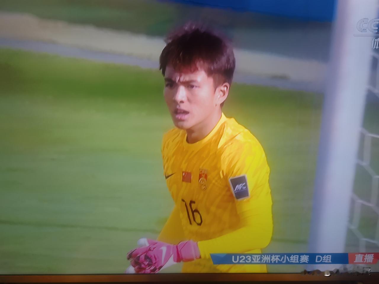 又到了踢平就能出线的关键时刻，这次国足能顶住吗？
     从上半场比赛来看，中