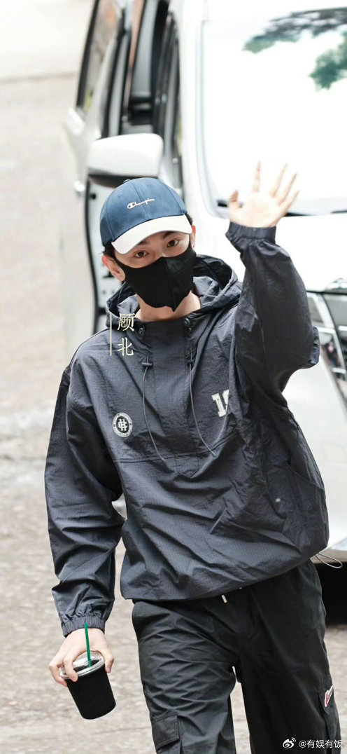 丁禹兮allblack造型上班丁禹兮青春男大出场丁禹兮allblack造型上班，