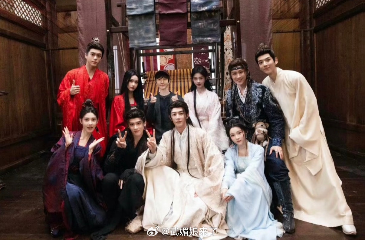 《月鳞绮纪》有人看了吗？评价如何？ 