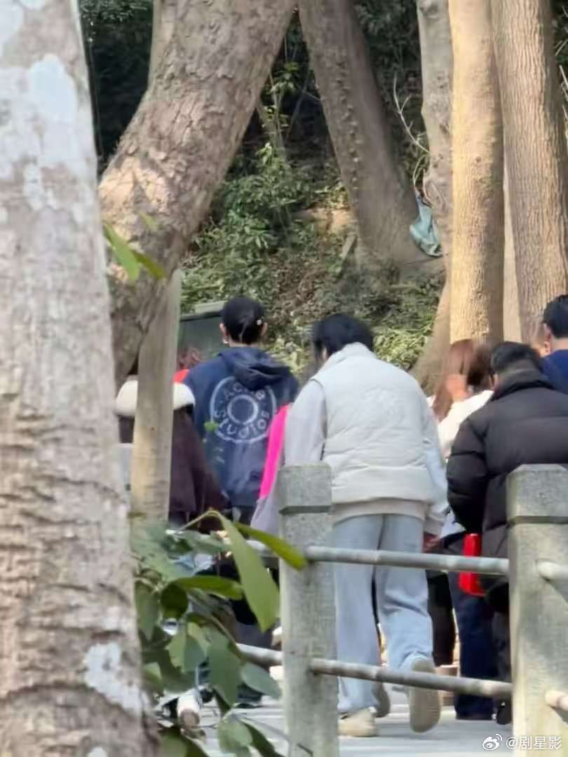 董思成粉丝幸福程度董思成粉丝幸福程度真的是太高了。能够随时随地的偶遇呀，成为他的