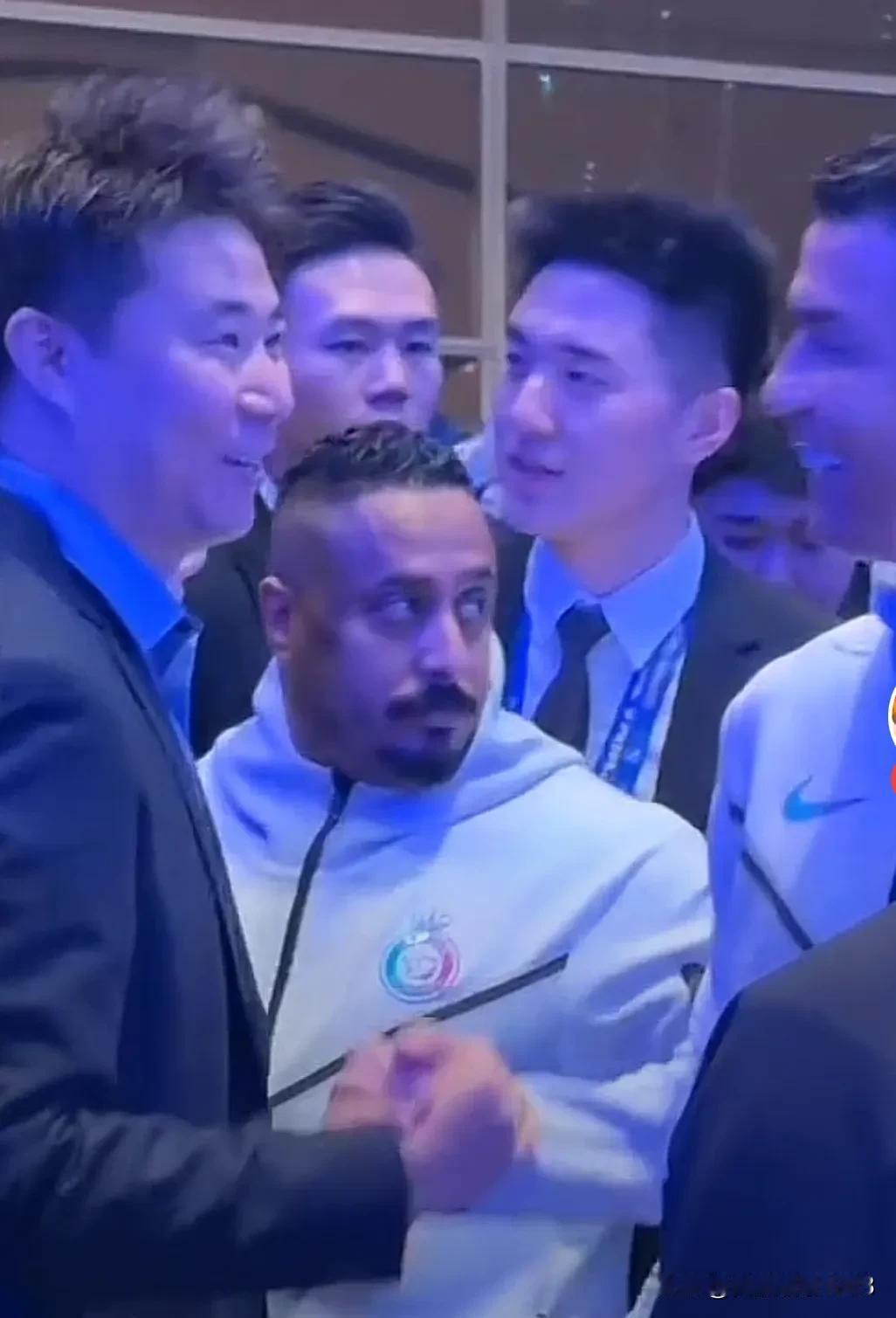 C罗从表情严肃到笑容灿烂，是见到董方卓了？[捂脸]