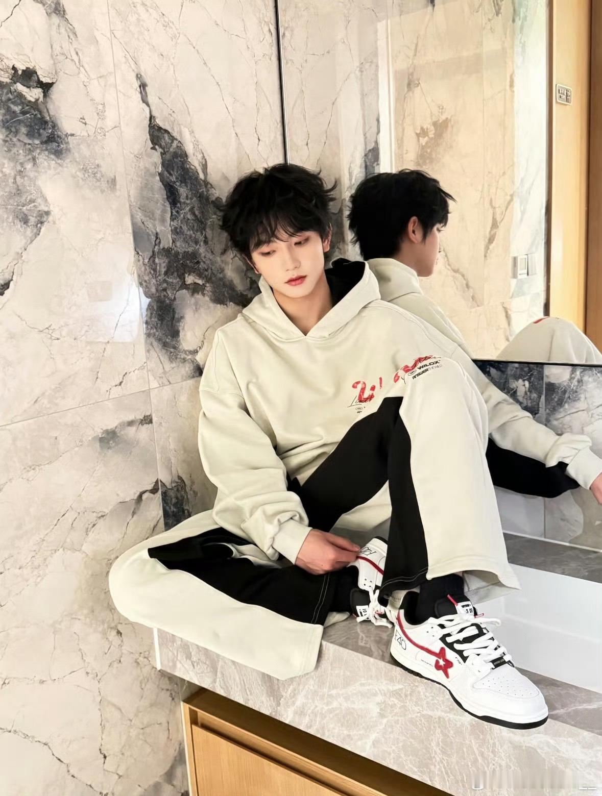 穆祉丞[超话]  [哆啦A梦微笑]穆祉丞拓野十八景曜寰穹🍊穆祉丞三个少年3  