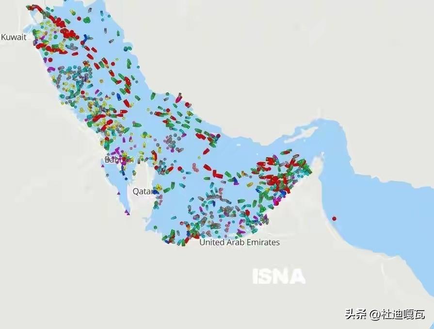 这次俄罗斯是躺赢啊，
看看下面的示意图，由于伊朗封锁了霍尔木兹海峡，这就导致了大