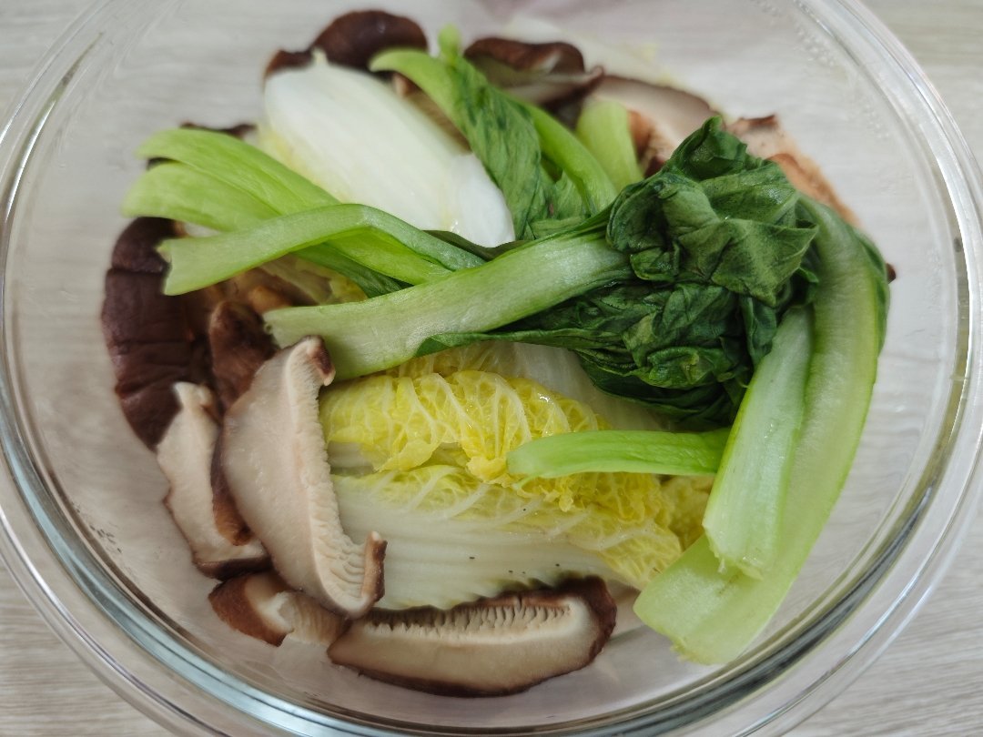 橄榄油没加，盐也没放，还行，香菇提味了 