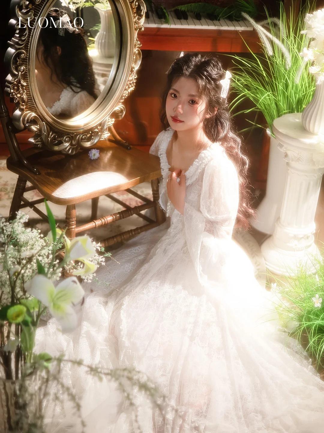 法式少女的一日森系梦境🌿少女写真风格。一身温柔的法式白色蕾丝长裙 坠...