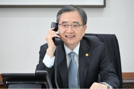 韩国最高规格铺设红毯等待中国贵客，王毅8月有望到访，首尔这波诚意拉满！从外交部消