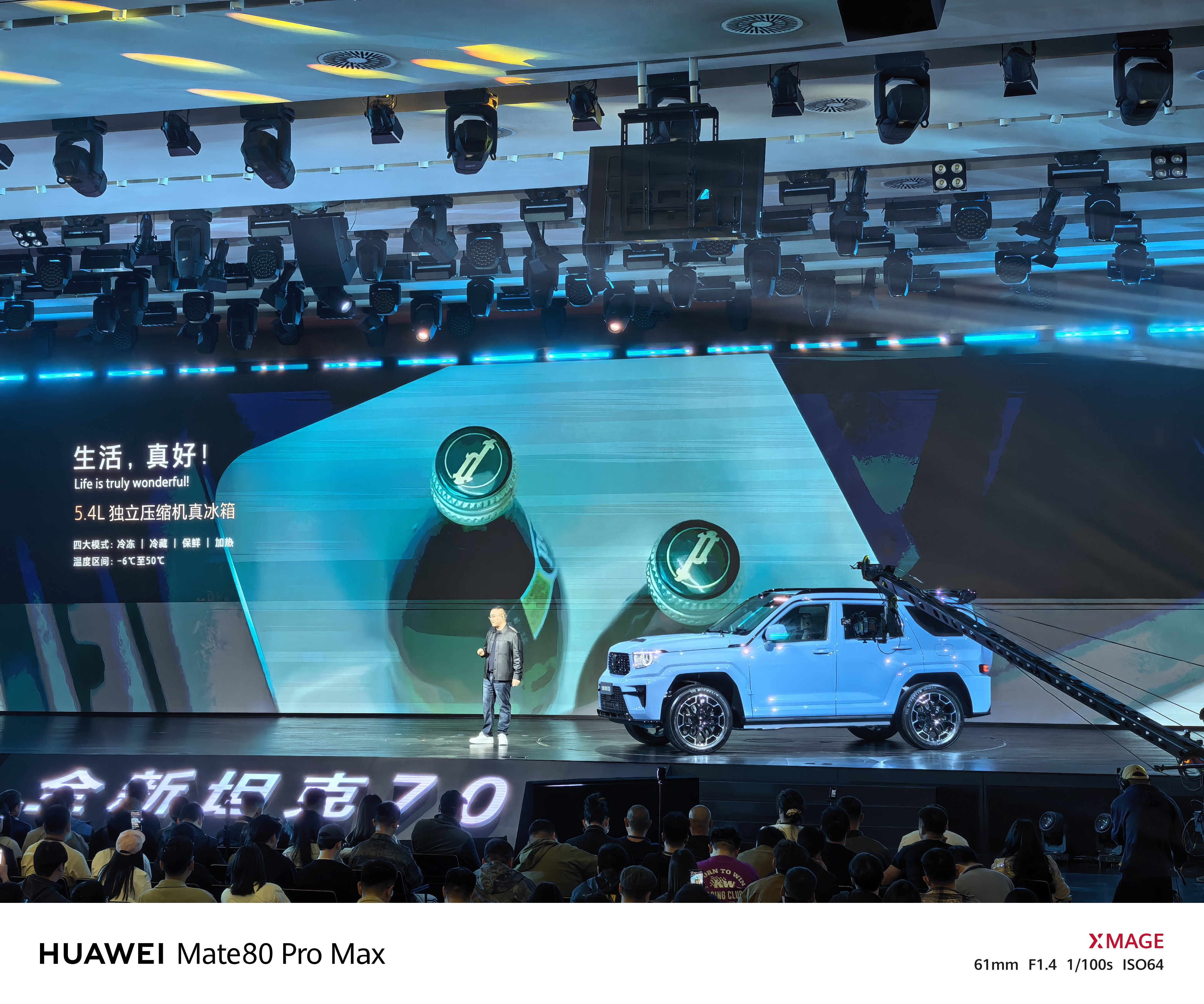 全新坦克700  本次内室全面升级，全域豪华智能座舱， 7屏联动，科技而护眼；c