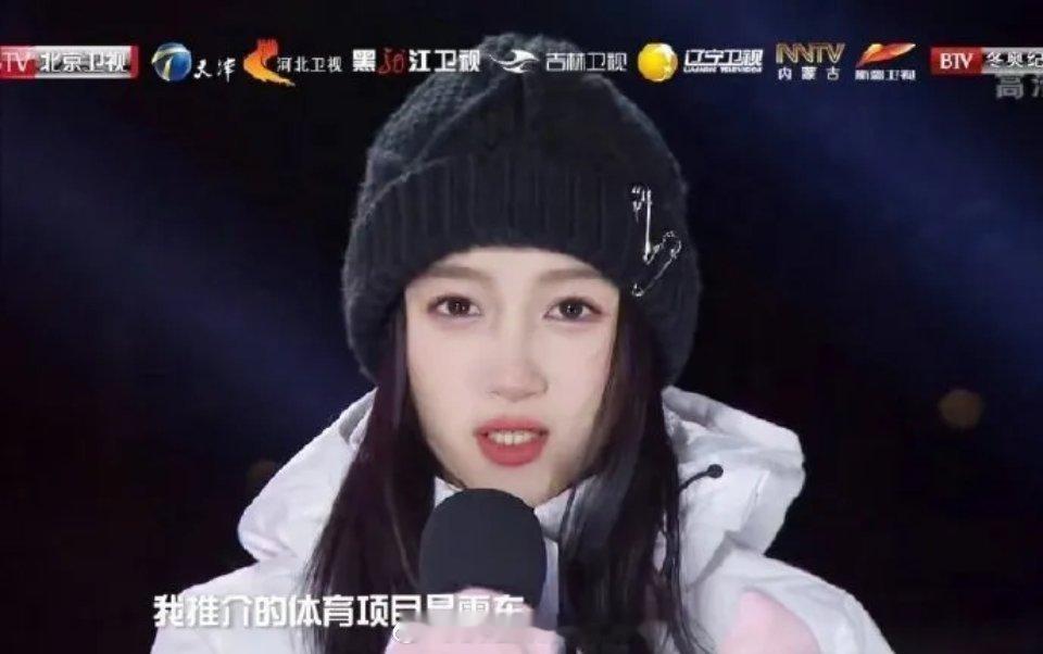 关晓彤真人长这样？当看到央视“照妖镜”中的她，难怪鹿晗稀罕[爱慕] ​​​