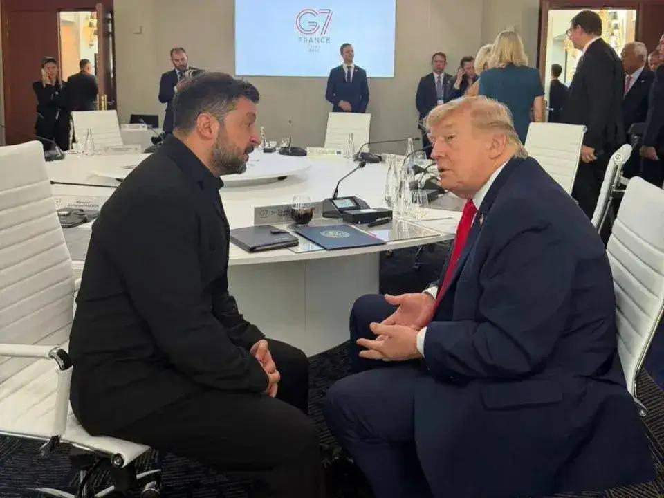 说到底，乌克兰还是离不开美国，泽连斯基任何时候都不会轻易放弃美国这根大腿，特朗普