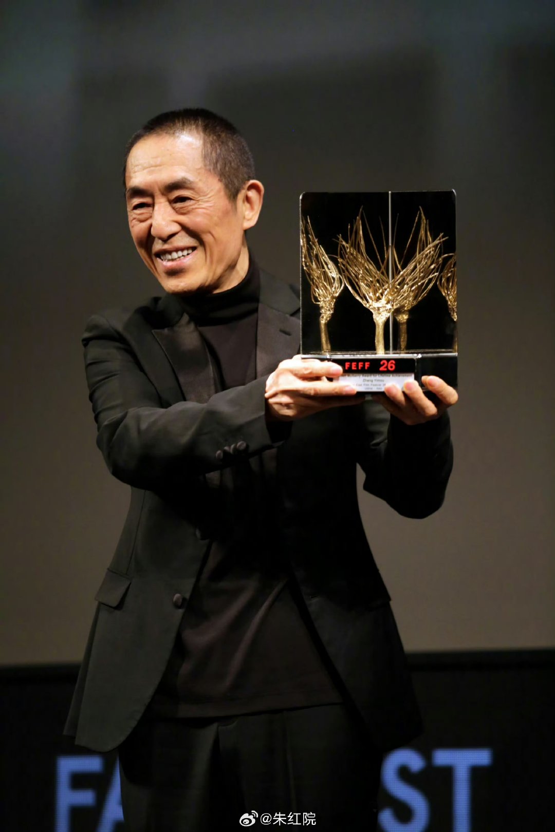 网传张艺谋及其艺人签了虎鲸文娱 