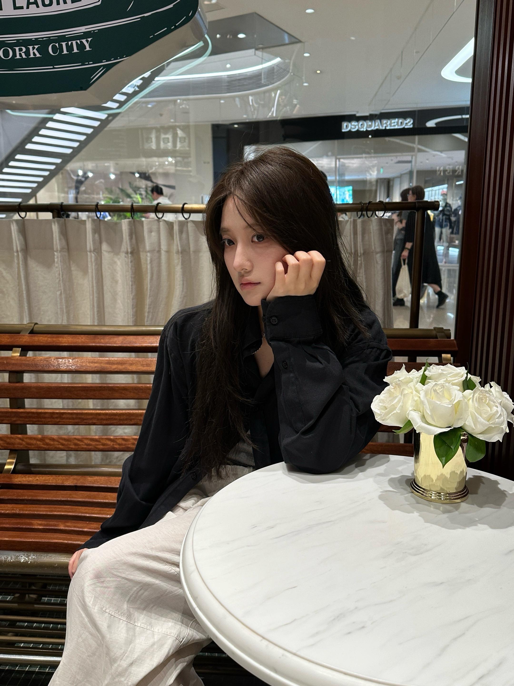 一起喝咖啡。美式还是拿铁