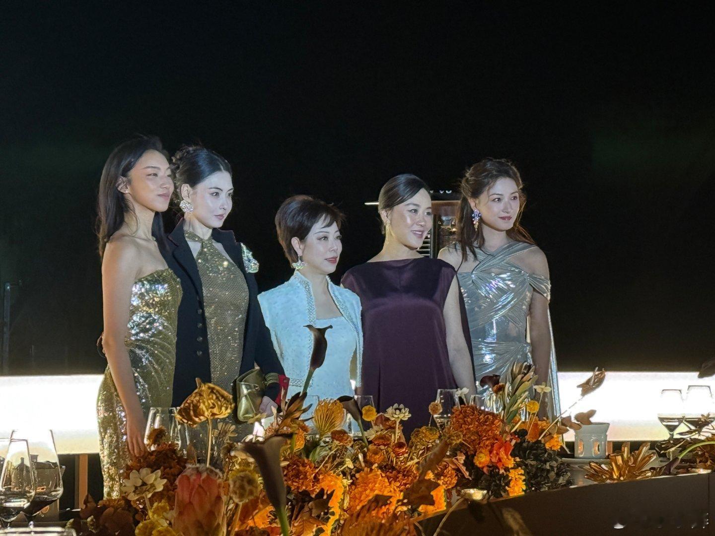 鎏金女神世纪同框 起猛了，有生之年居然能看到张柏芝、邬君梅、万茜、那尔那茜出席同