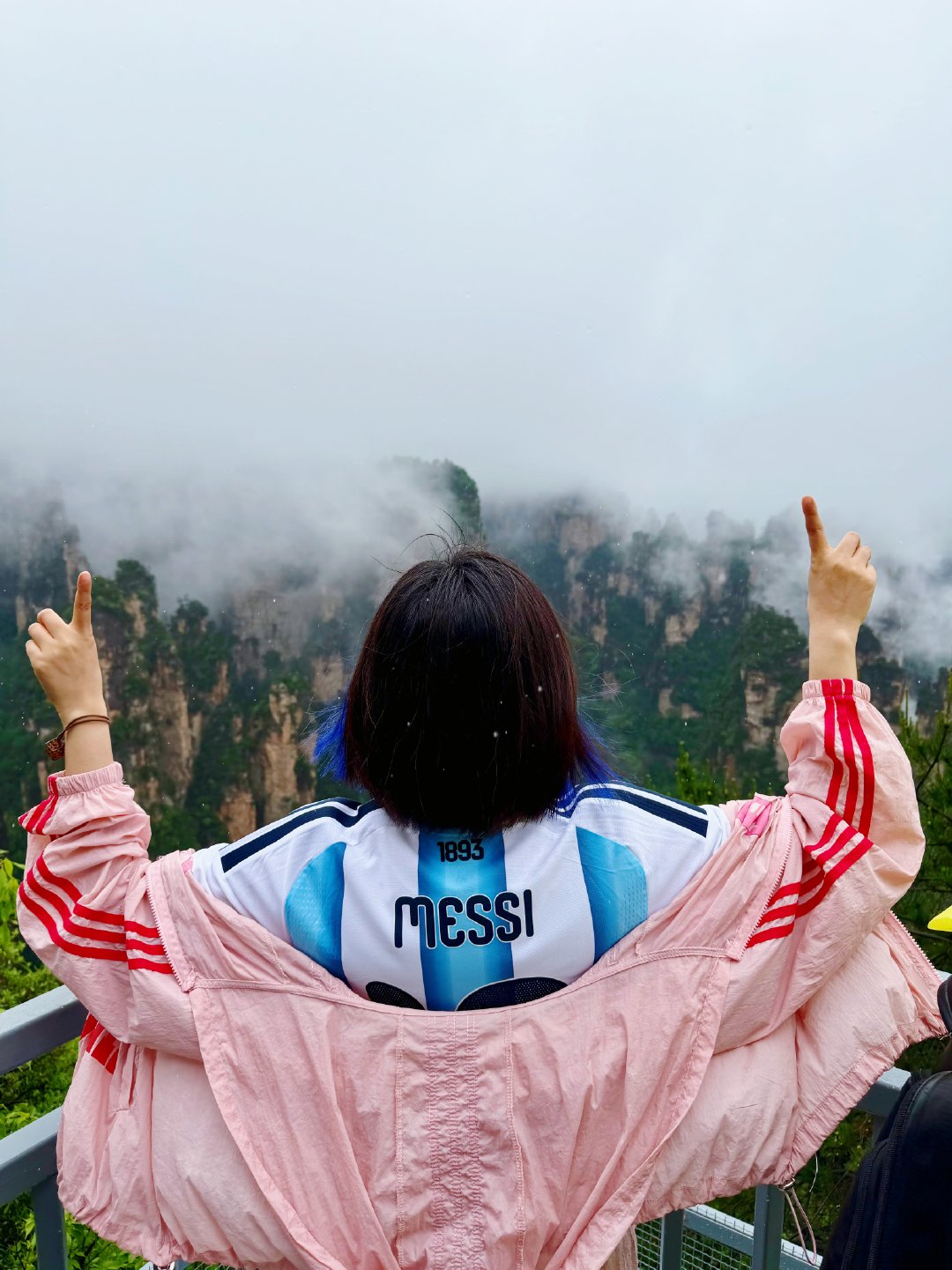 风里雨里，球衣不能缺席！你梅你婷陪我一起登高，登高登高寓意极好！ 张家界·张家界